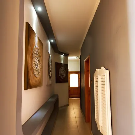 Sunshine Court セント・ポールズ・ベイ